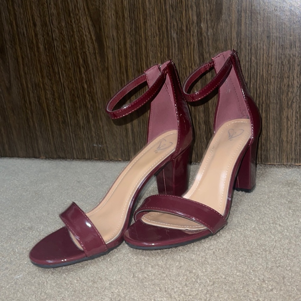 Chic burgundy heels